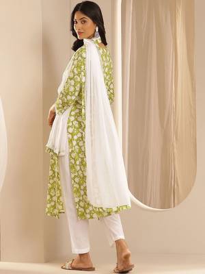 women floral printed regular straight kurta trousers with dupatta 4