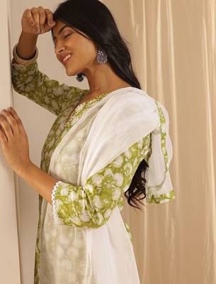 women floral printed regular straight kurta trousers with dupatta 6