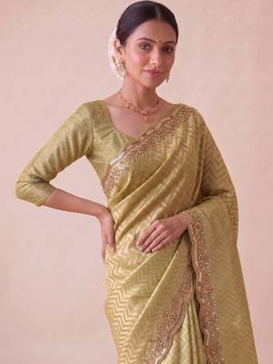 Gold woven design zari silk blend banarasi saree 2