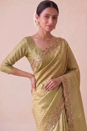 Gold woven design zari silk blend banarasi saree