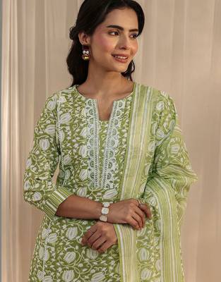 libas green floral printed cotton a-line suit set with dupatta 4