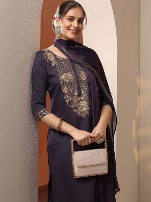 women ethnic motifs embroidered kurta with trousers & dupatta 2