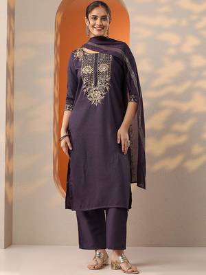 women ethnic motifs embroidered kurta with trousers & dupatta 1