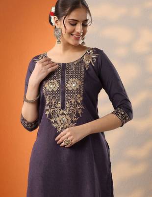 women ethnic motifs embroidered kurta with trousers & dupatta 5