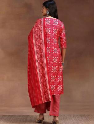 women printed regular mirror work kurta with trousers & with dupatta 5