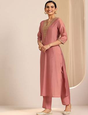 floral yoke design sequinned v-neck straight kurta with trousers and dupatta 5