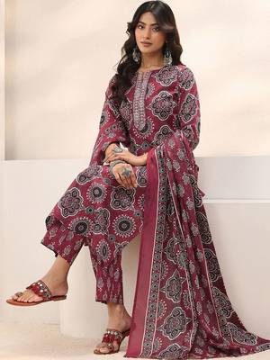 women ethnic motifs printed regular thread work kurta with trousers & with dupatta 1