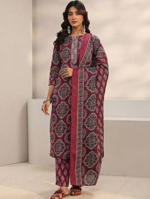 women ethnic motifs printed regular thread work kurta with trousers & with dupatta 2