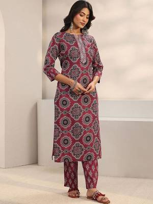 women ethnic motifs printed regular thread work kurta with trousers & with dupatta 3