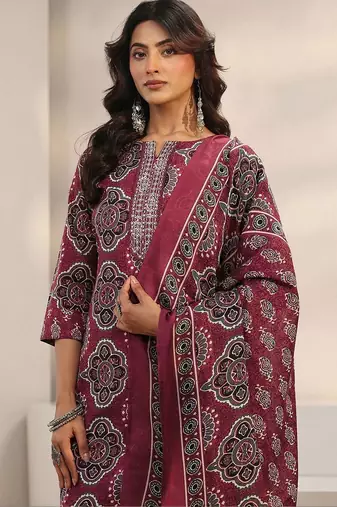 women ethnic motifs printed regular thread work kurta with trousers & with dupatta