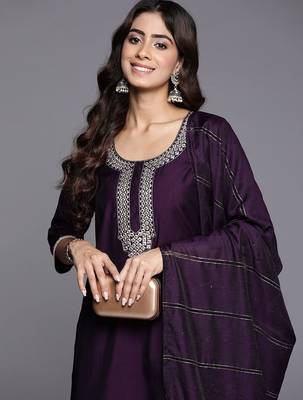 women solid kurta with trouser & dupatta 2