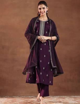 floral embroidered sequnnied straight kurta with trousers & dupatta 3
