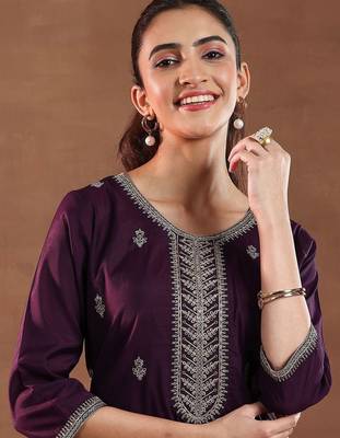 floral embroidered sequnnied straight kurta with trousers & dupatta 6