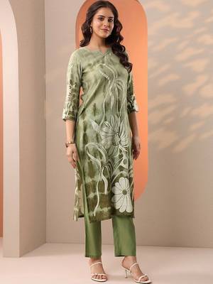 women floral printed regular kurta with trousers & with dupatta 3