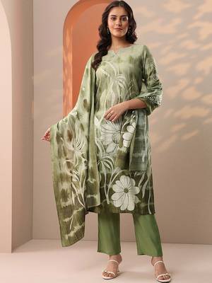 women floral printed regular kurta with trousers & with dupatta 7