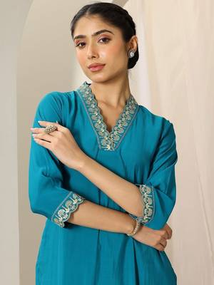 women ethnic motifs embroidered kurta with trousers & dupatta 6
