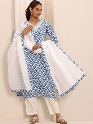 women floral printed regular thread work kurta with trousers & with dupatta 1