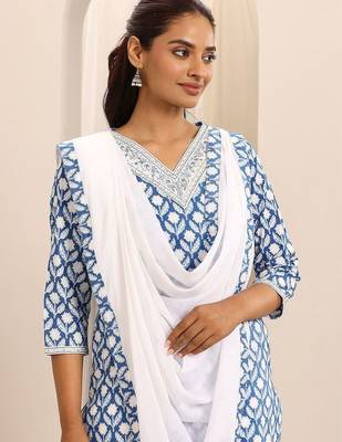 women floral printed regular thread work kurta with trousers & with dupatta 7