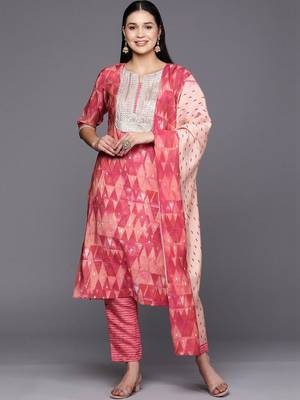 women printed regular sequinned kurta with trousers & with dupatta 3