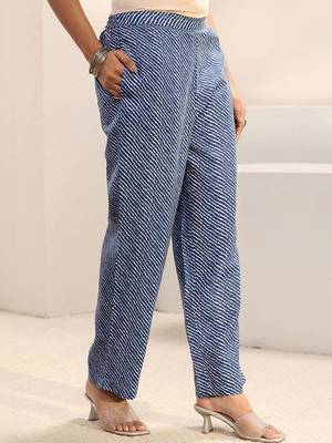 women ethnic motifs printed regular kurta with trousers & with dupatta 7