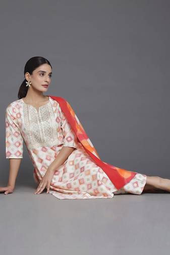 women printed regular thread work kurta with trousers & with dupatta