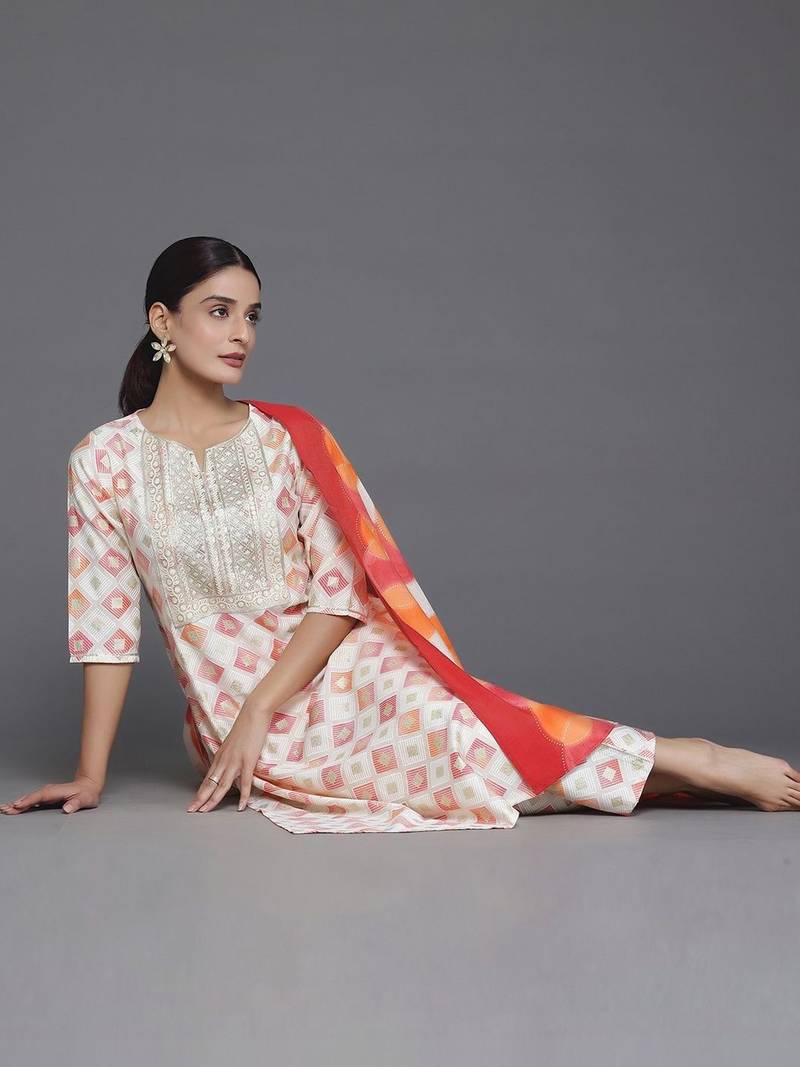 women printed regular thread work kurta with trousers & with dupatta