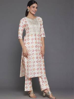 women printed regular thread work kurta with trousers & with dupatta 2