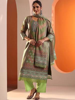 women ethnic motifs printed regular thread work kurta with trousers & with dupatta 3