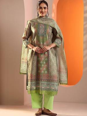 women ethnic motifs printed regular thread work kurta with trousers & with dupatta 4