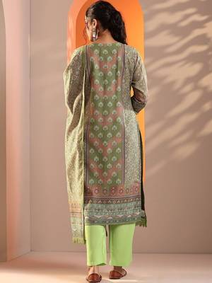 women ethnic motifs printed regular thread work kurta with trousers & with dupatta 6
