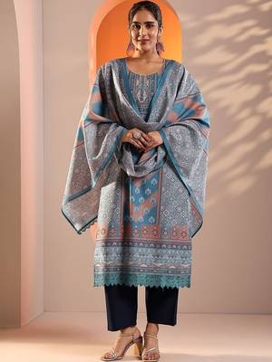 women ethnic motifs printed regular kurta with trousers & with dupatta 4