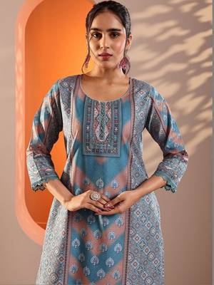 women ethnic motifs printed regular kurta with trousers & with dupatta 5