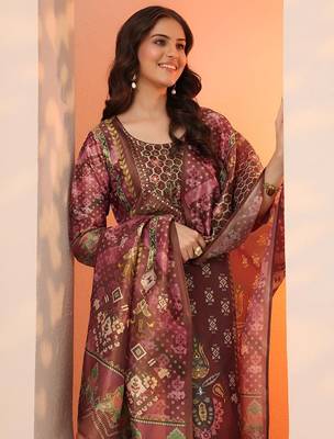 women ethnic motifs printed kurta with trousers & dupatta 2