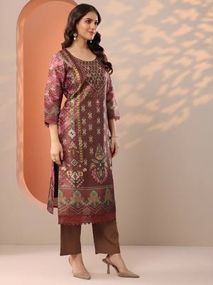 women ethnic motifs printed kurta with trousers & dupatta 3