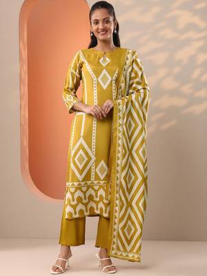ethnic motifs printed straight kurta with trousers & dupatta 1