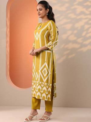 ethnic motifs printed straight kurta with trousers & dupatta 3