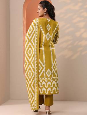 ethnic motifs printed straight kurta with trousers & dupatta 4