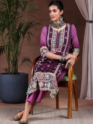 women ethnic motifs printed regular kurta with trousers 1