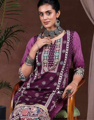 women ethnic motifs printed regular kurta with trousers 2