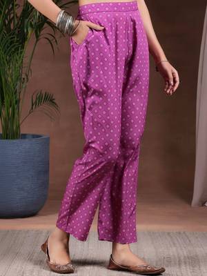 women ethnic motifs printed regular kurta with trousers 4