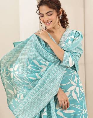 women floral printed regular thread work kurta with trousers & with dupatta 3