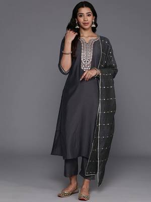 women ethnic motifs embroidered regular thread work kurta with trousers & with dupatta 1