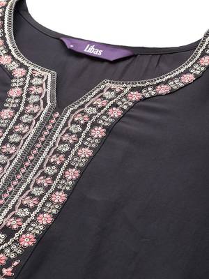 women ethnic motifs embroidered regular thread work kurta with trousers & with dupatta 2