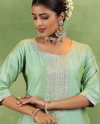 women ethnic motifs yoke design regular kurta with trousers & with dupatta 3