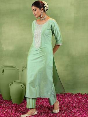 women ethnic motifs yoke design regular kurta with trousers & with dupatta 4