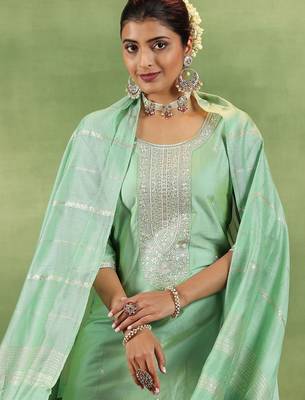 women ethnic motifs yoke design regular kurta with trousers & with dupatta 6