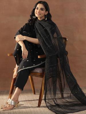 women floral embroidered regular sequinned kurta with trousers & with dupatta 1