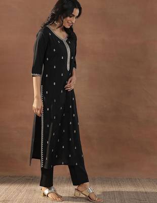 women floral embroidered regular sequinned kurta with trousers & with dupatta 4