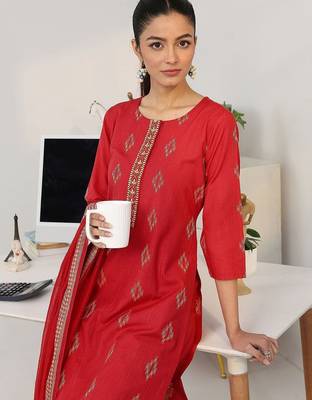 women ethnic motifs printed regular kurta with trousers & with dupatta 2