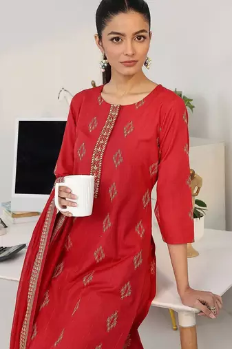 women ethnic motifs printed regular kurta with trousers & with dupatta